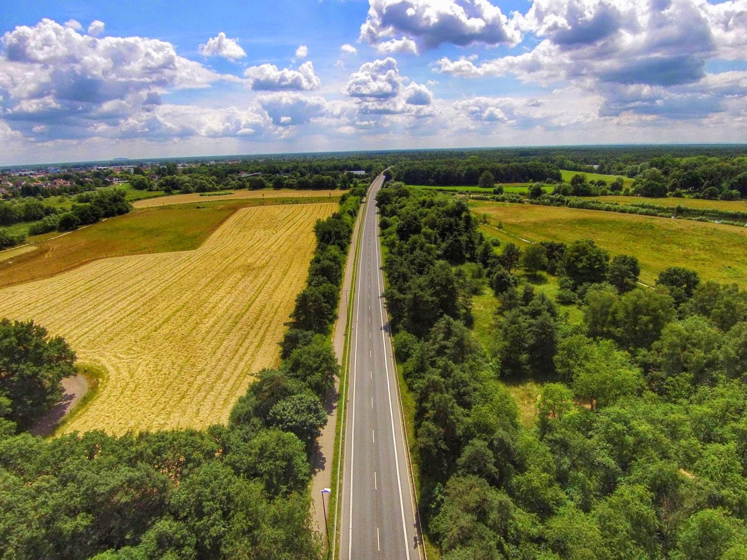 Leere Straße aus der Luft – Celle-von-oben.de